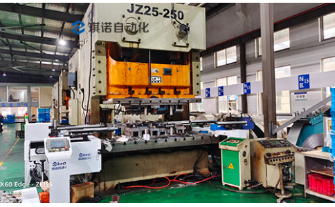 250T沖床三次元機(jī)械手，BYD新能源汽車(chē)